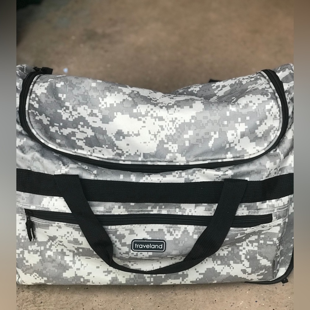 TRAVELAND Camo Roller Duffle Bag